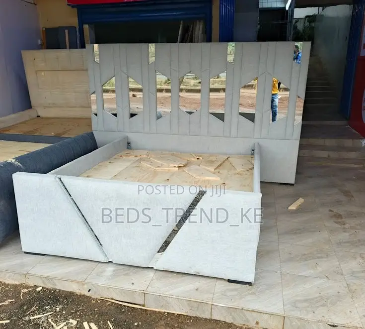 Elegant Mirrored 5 by 6 Extended Bed
