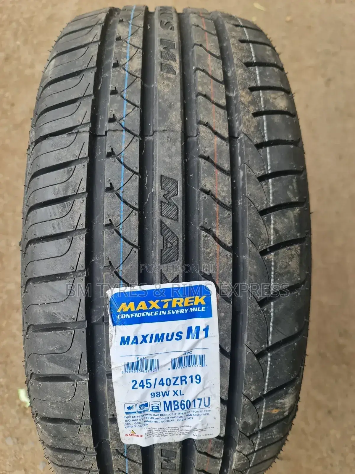 245 /40 R19 Maxtrek.