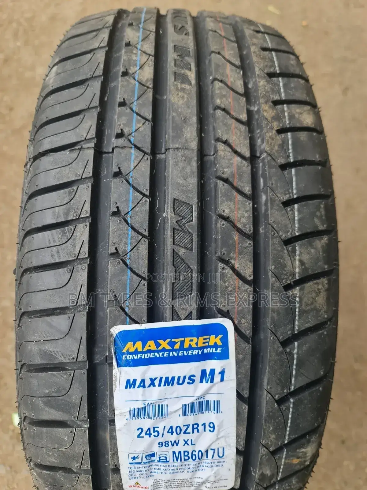 245 /40 R19 Maxtrek.