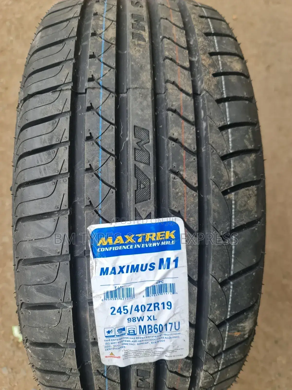 245 /40 R19 Maxtrek.