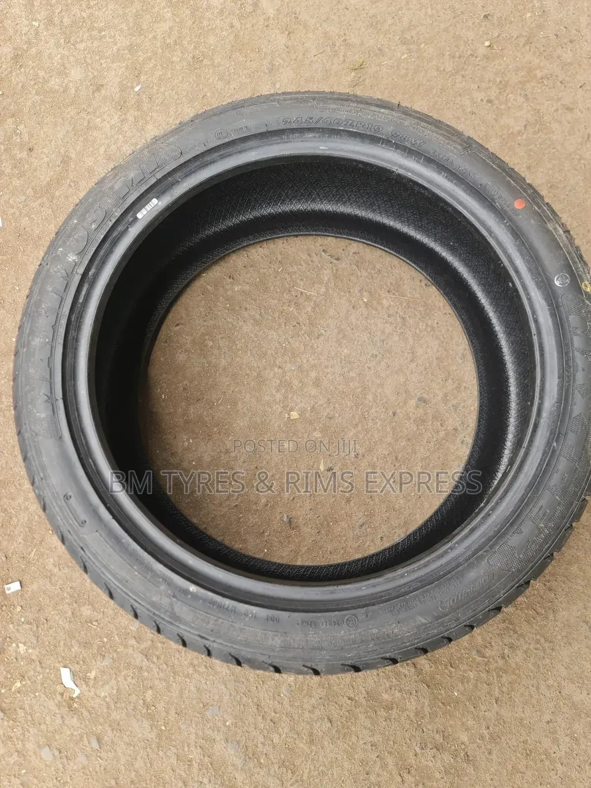 245 /40 R19 Maxtrek.