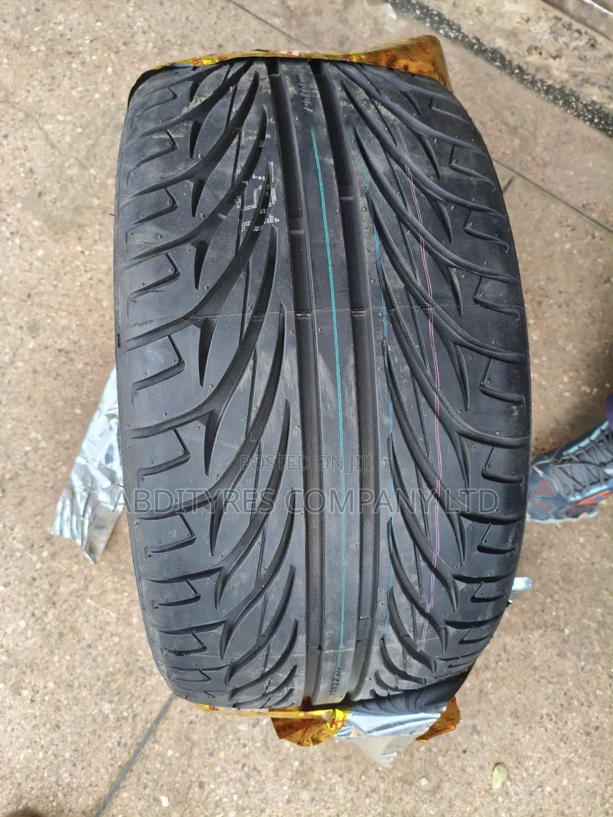 255/35r18 Kenda Tires