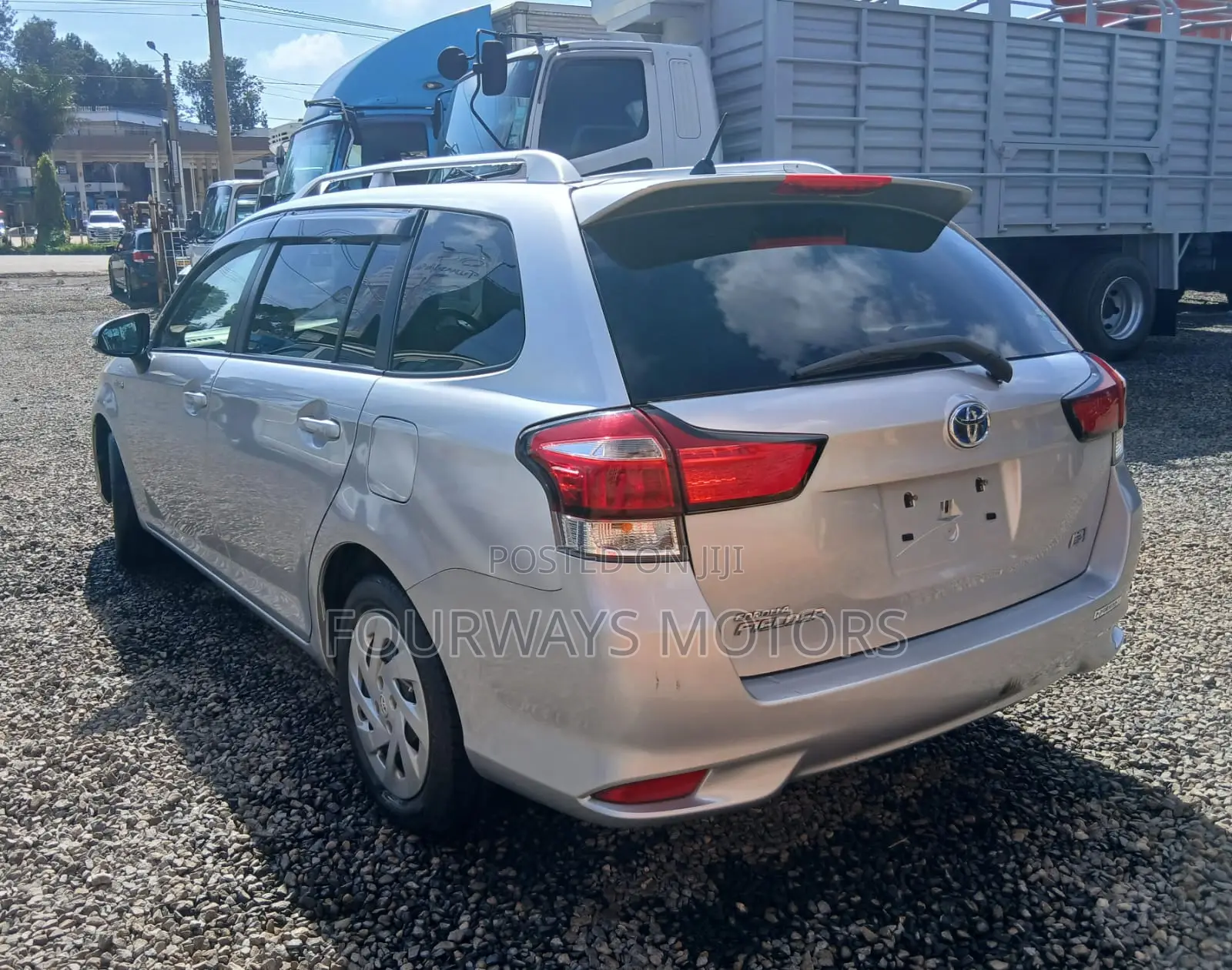 Toyota Corolla Fielder 2017 Silver