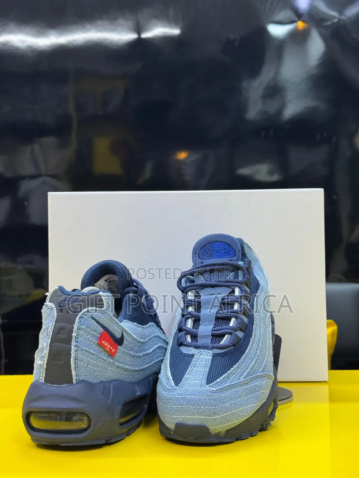 Levi’S  Nike Airmax 95
“ Obsidian ”