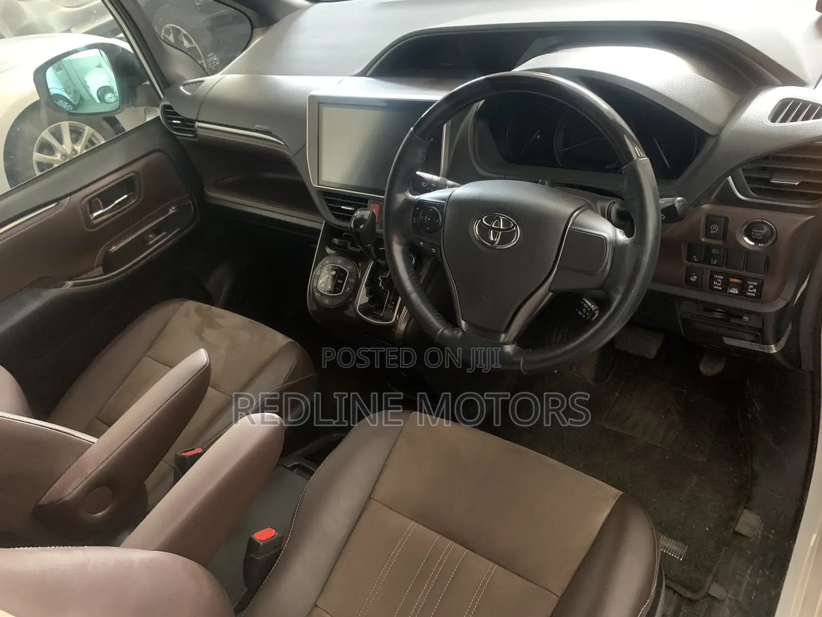 Toyota Esquire 2.0 FWD (7 seater) 2018 Off white