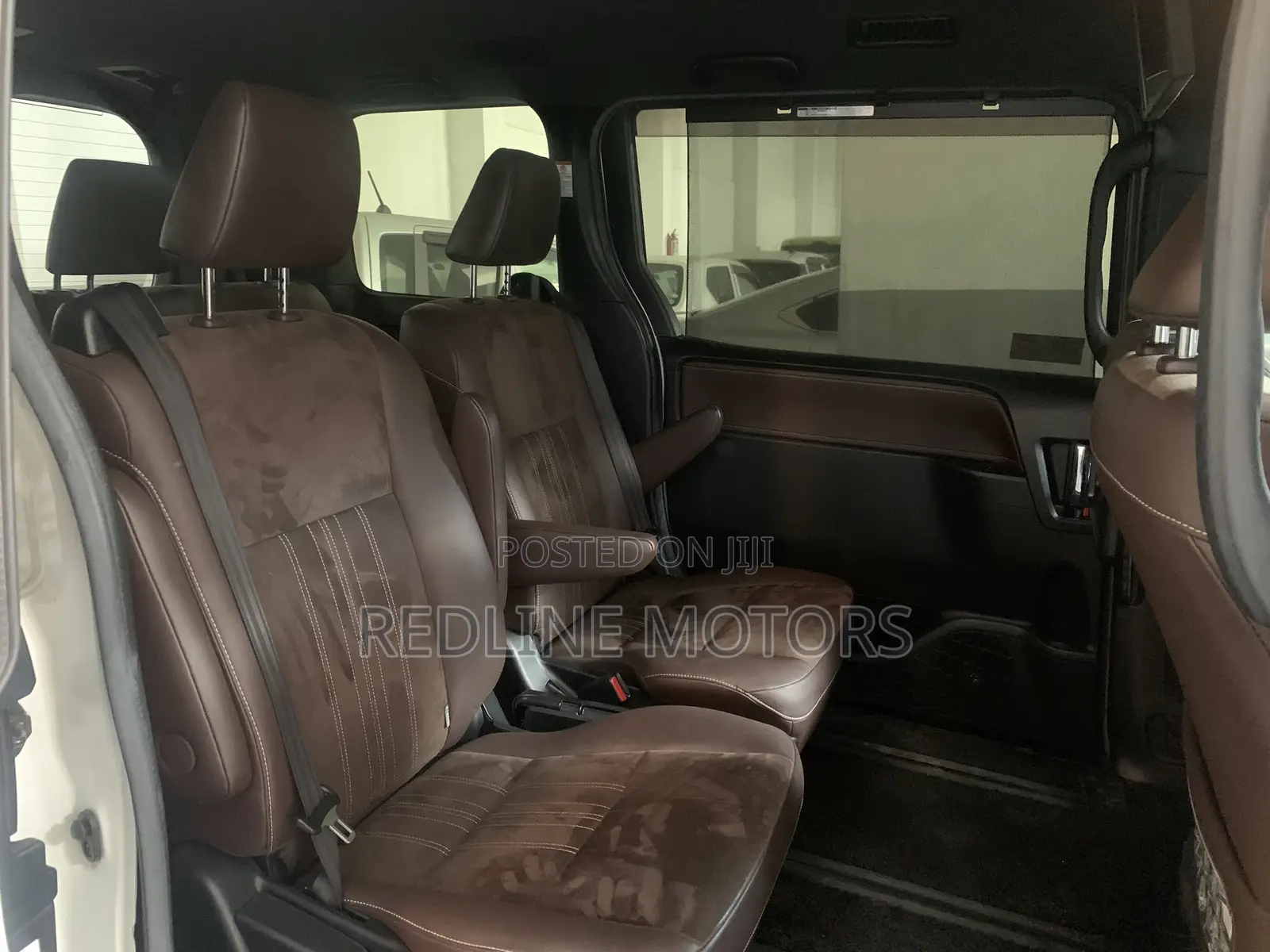 Toyota Esquire 2.0 FWD (7 seater) 2018 Off white