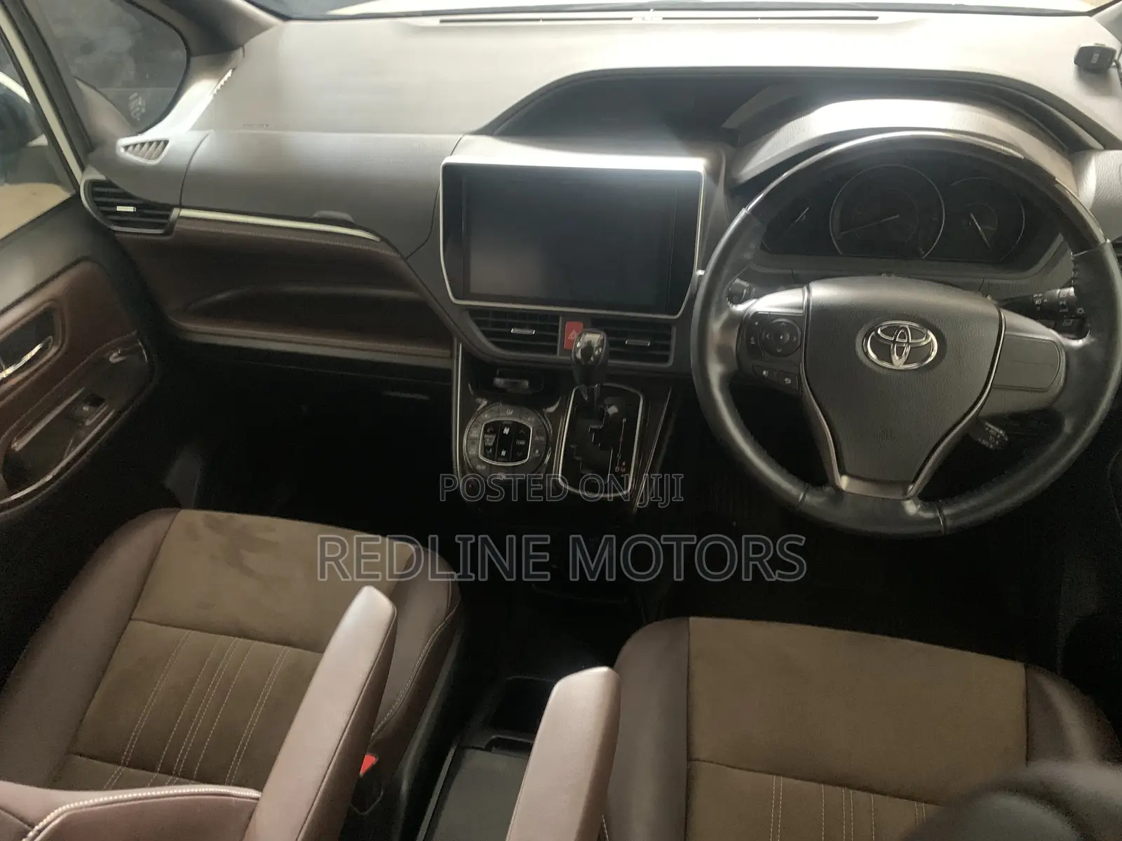 Toyota Esquire 2.0 FWD (7 seater) 2018 Off white