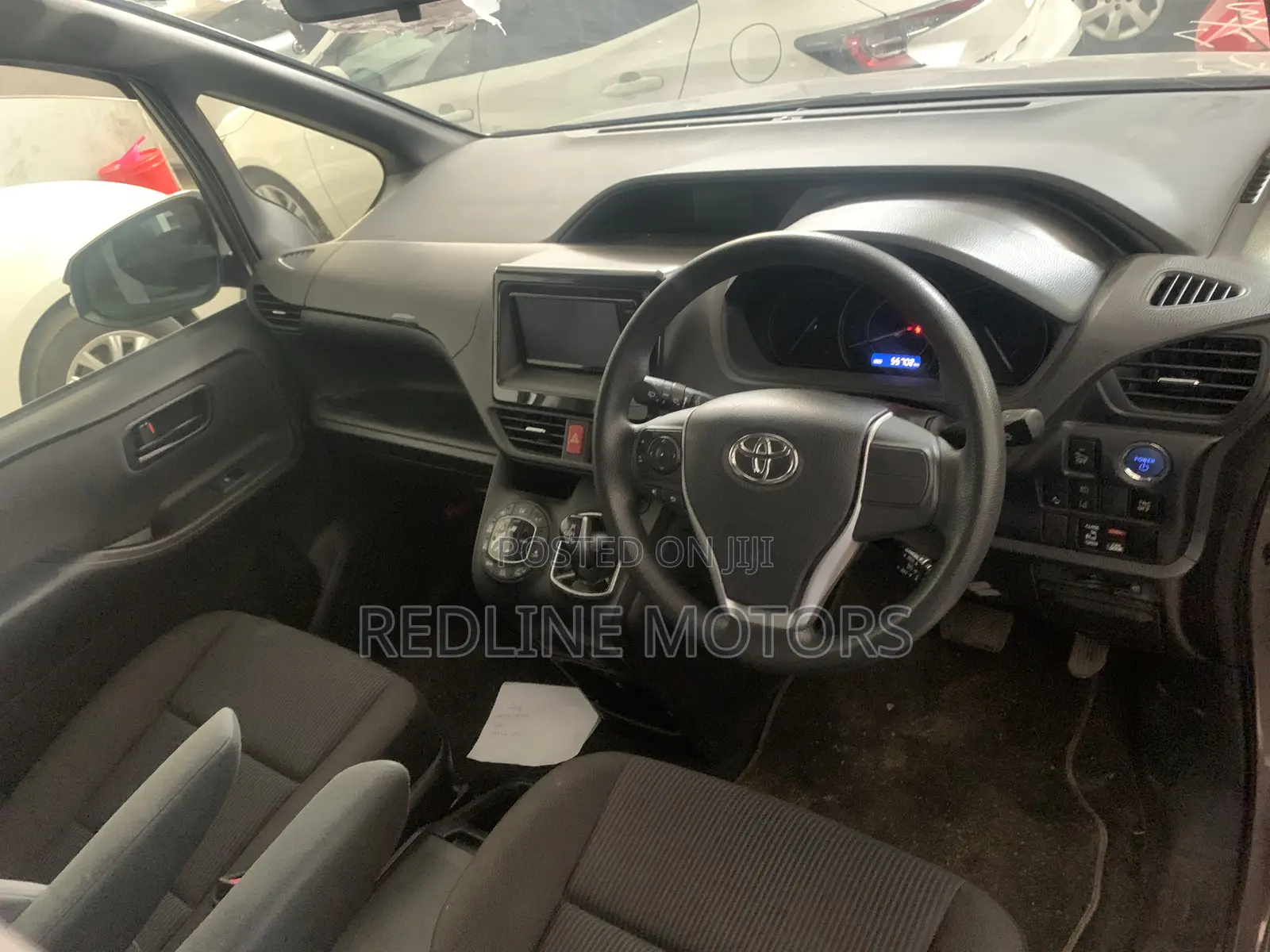 Toyota Noah 1.8 FWD Hybrid (7 seater) 2018 Ivory