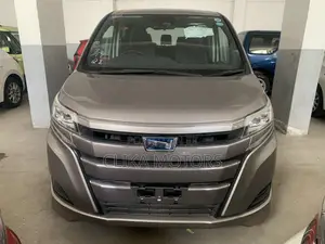 Toyota Noah 1.8 FWD Hybrid (7 seater) 2018 Ivory
