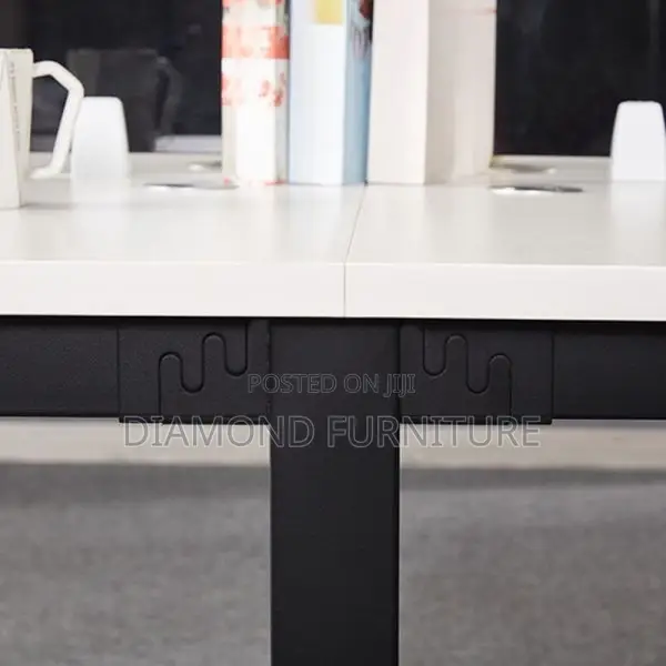 Office Furniture; Stylish 4-Way Modern Office Workstation for Teams