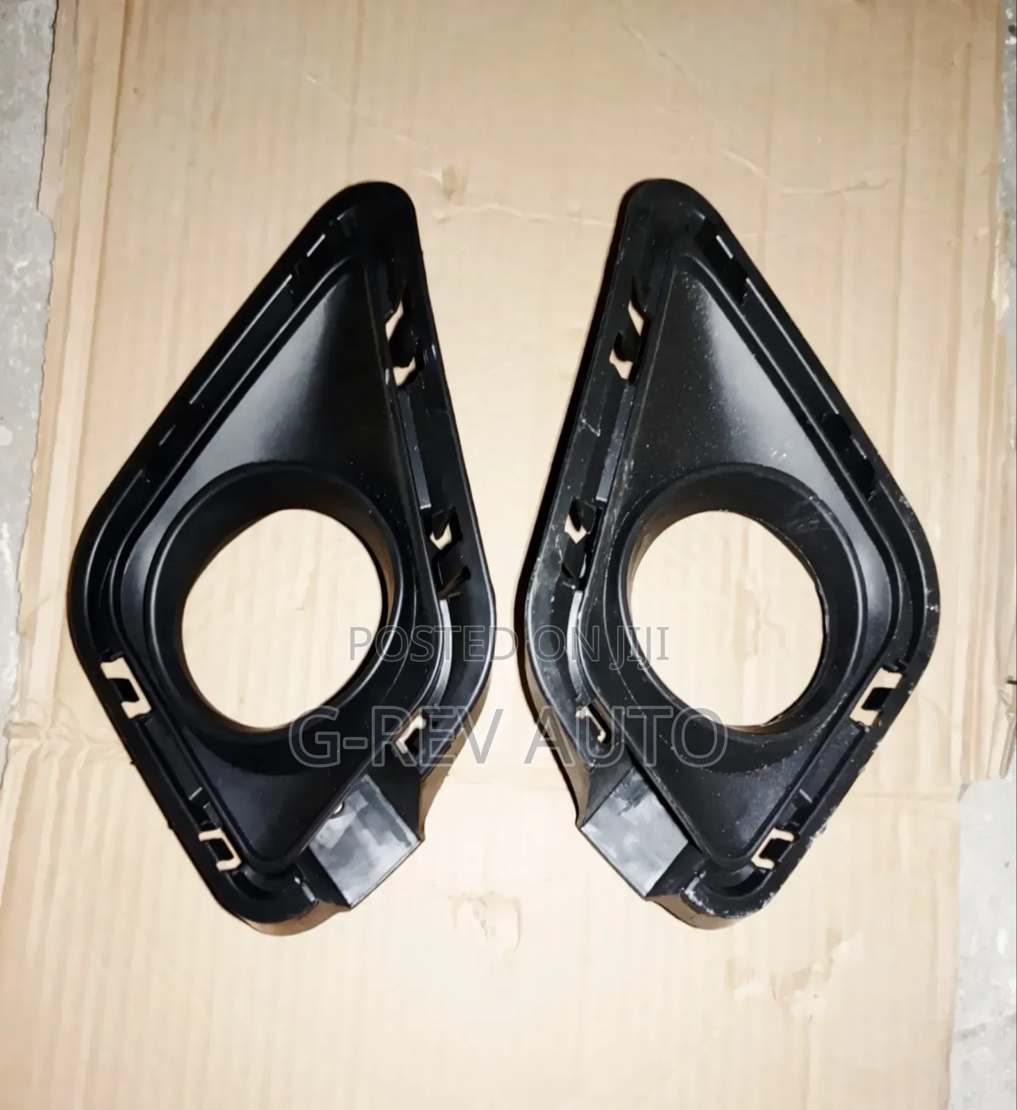Toyota Ractis Foglight Covers.