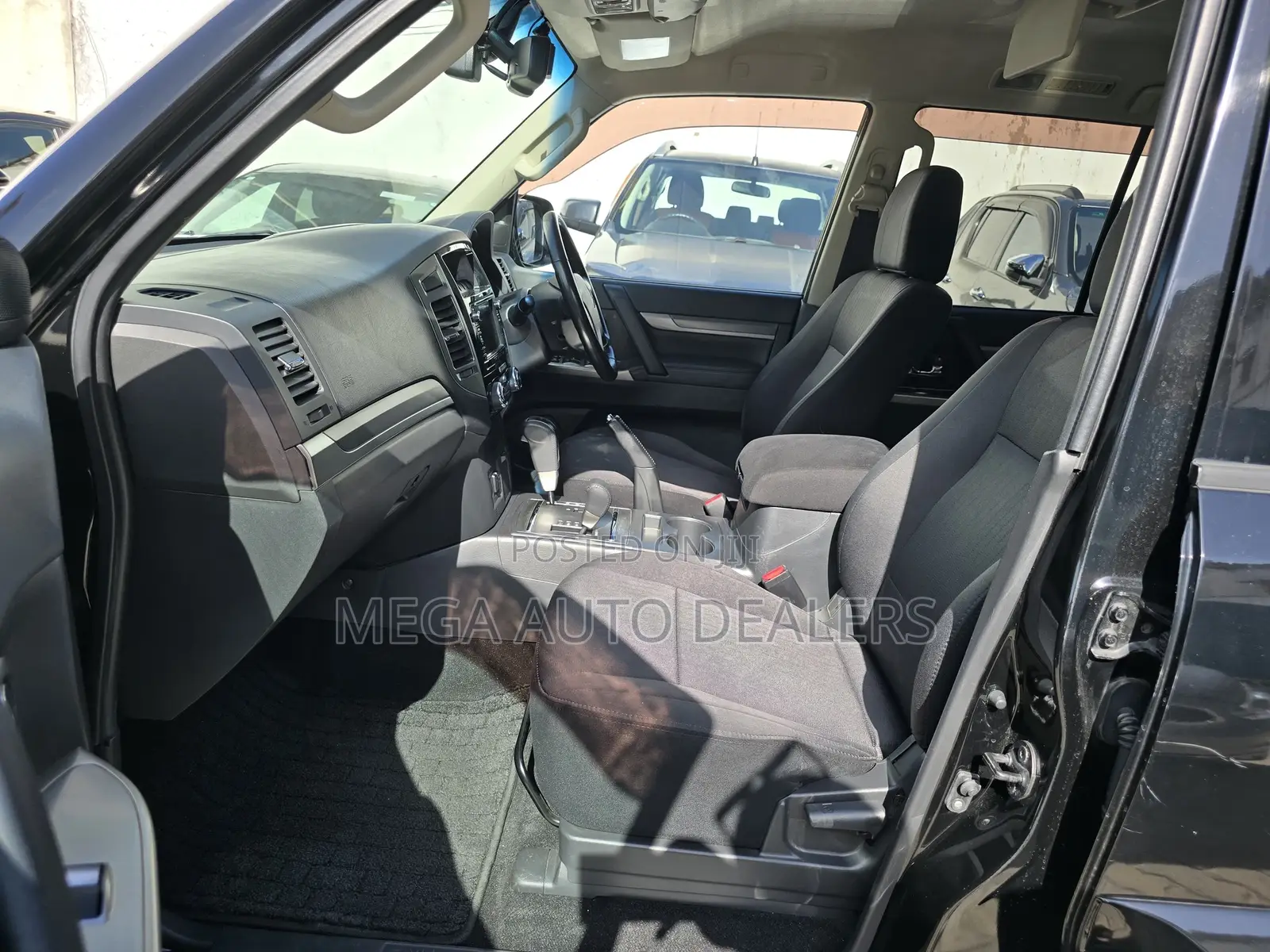 Mitsubishi Pajero 2018 Black