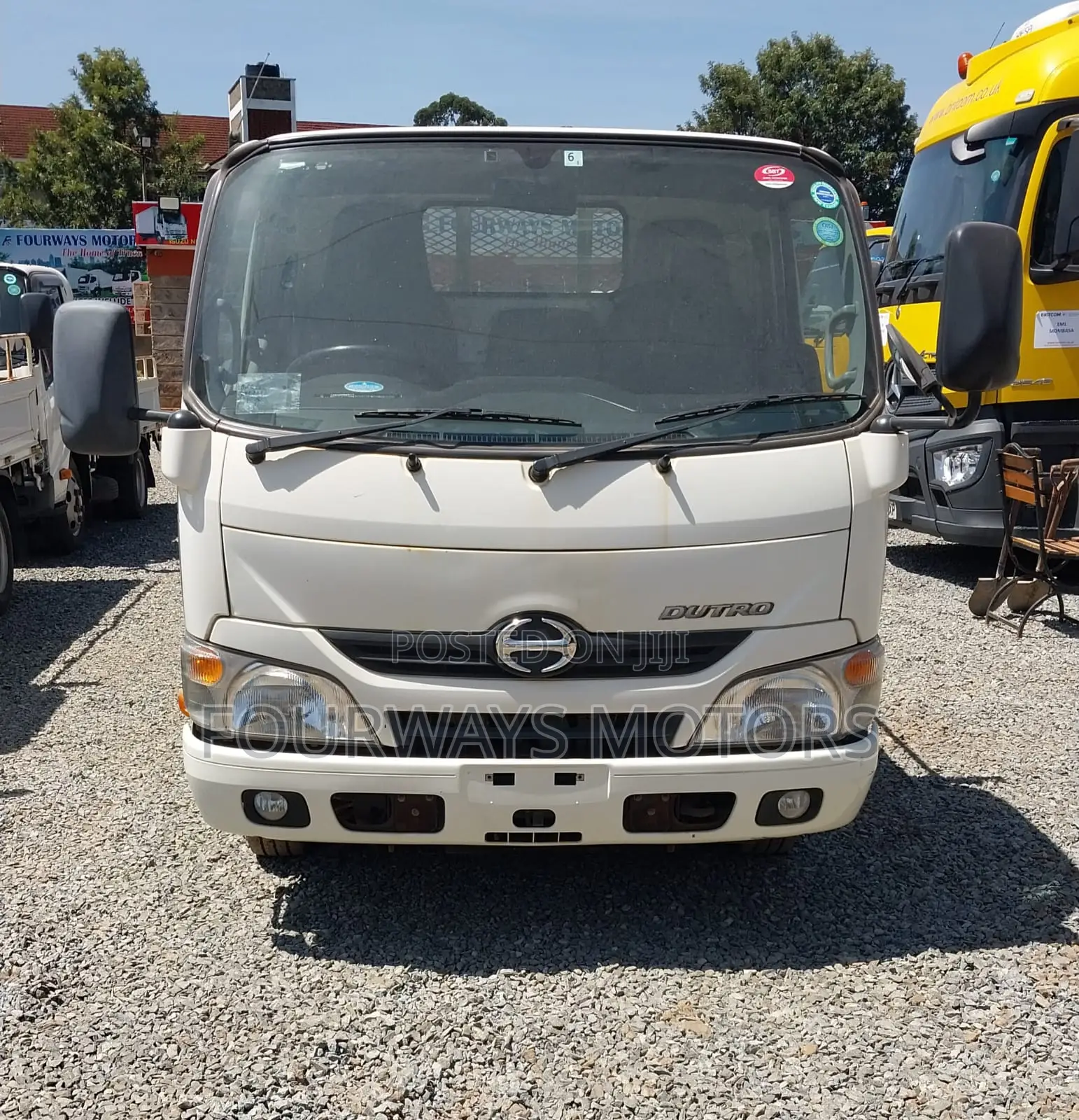 Hino Dutro 2016 White