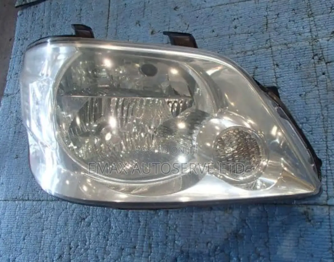 Toyota Noah 2002 / 2003 Xenon Headlight