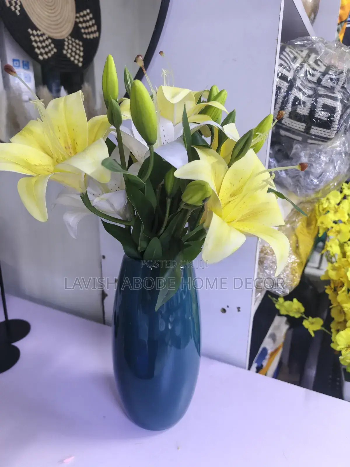 Nordic Style Modern Green Ceramic Vase With Lily Flowers