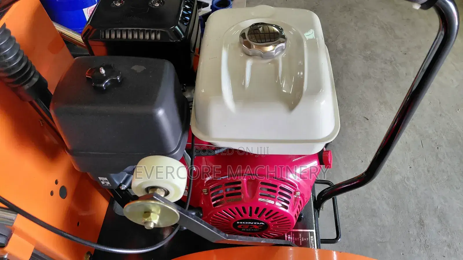 Hemy Duty Honda Powered Conrete/Road Cutter Machine.