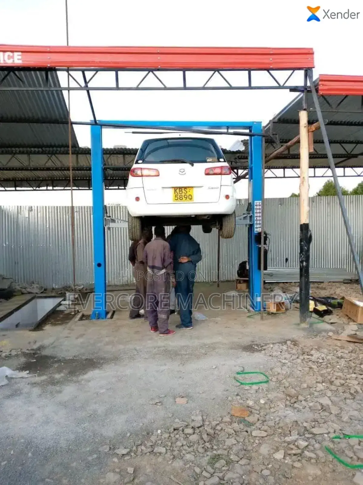 Heavy Commercial Two Post Lift Machine 4000kg Electric Powered.