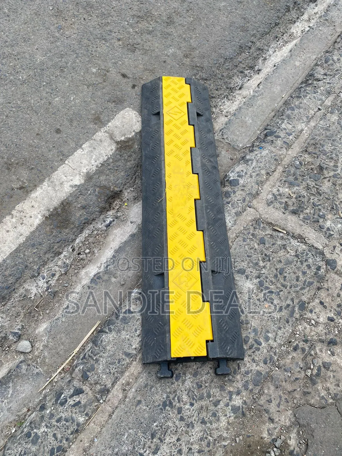 Two Channel Rubber Cable Protector/Cable Amor