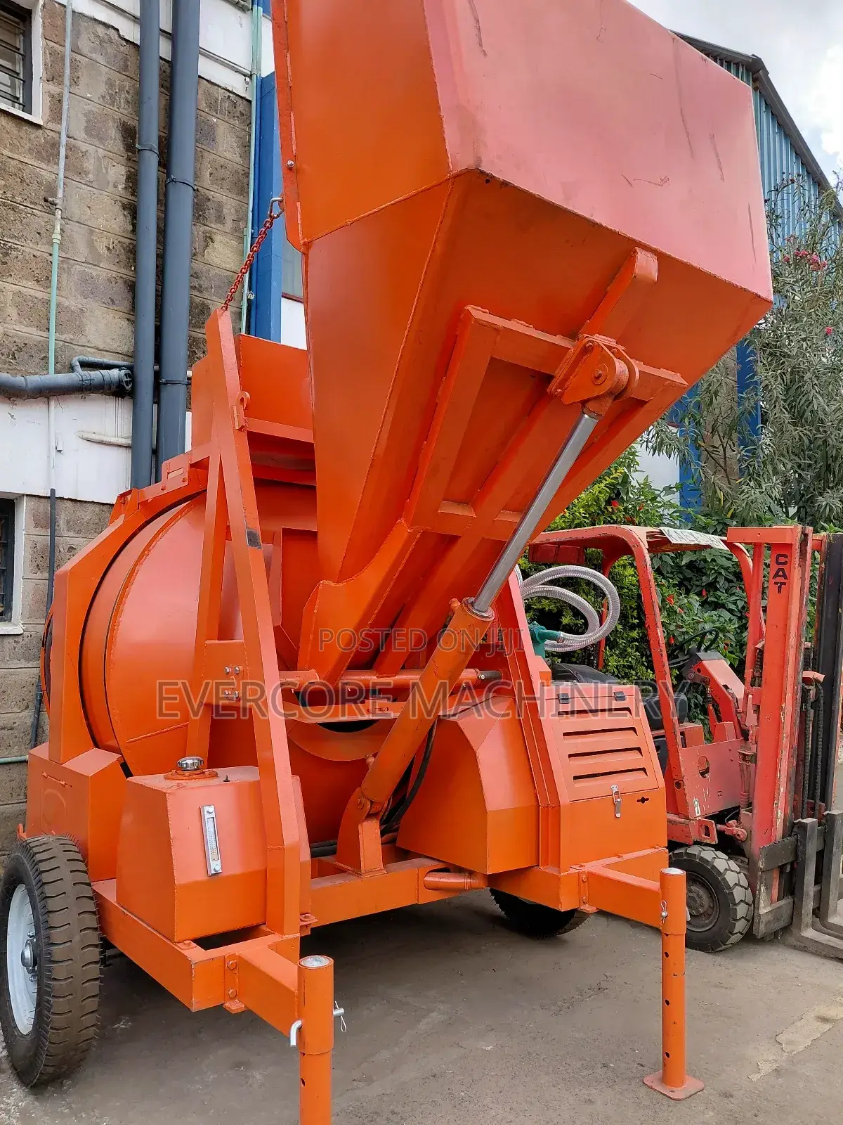 Commercial Self-Loading Concrete Mixer Diesel Fully Hydraulic.