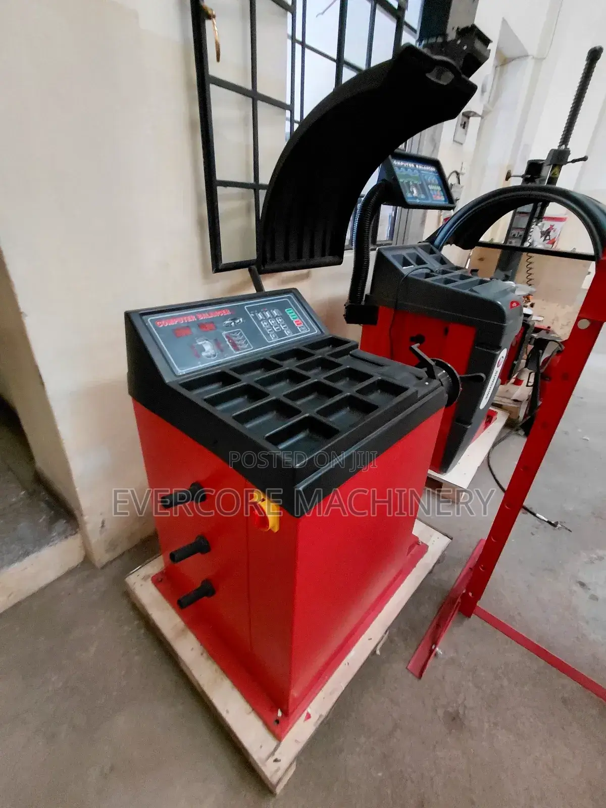 Commercial Wheel Balancer Machine Sunshine Italy Brand.