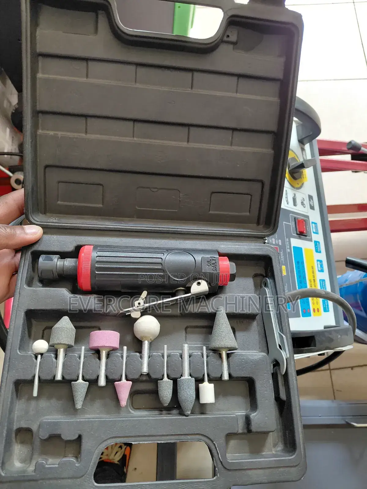 Heavy Duty Tyre Grander Machine With Accessories.