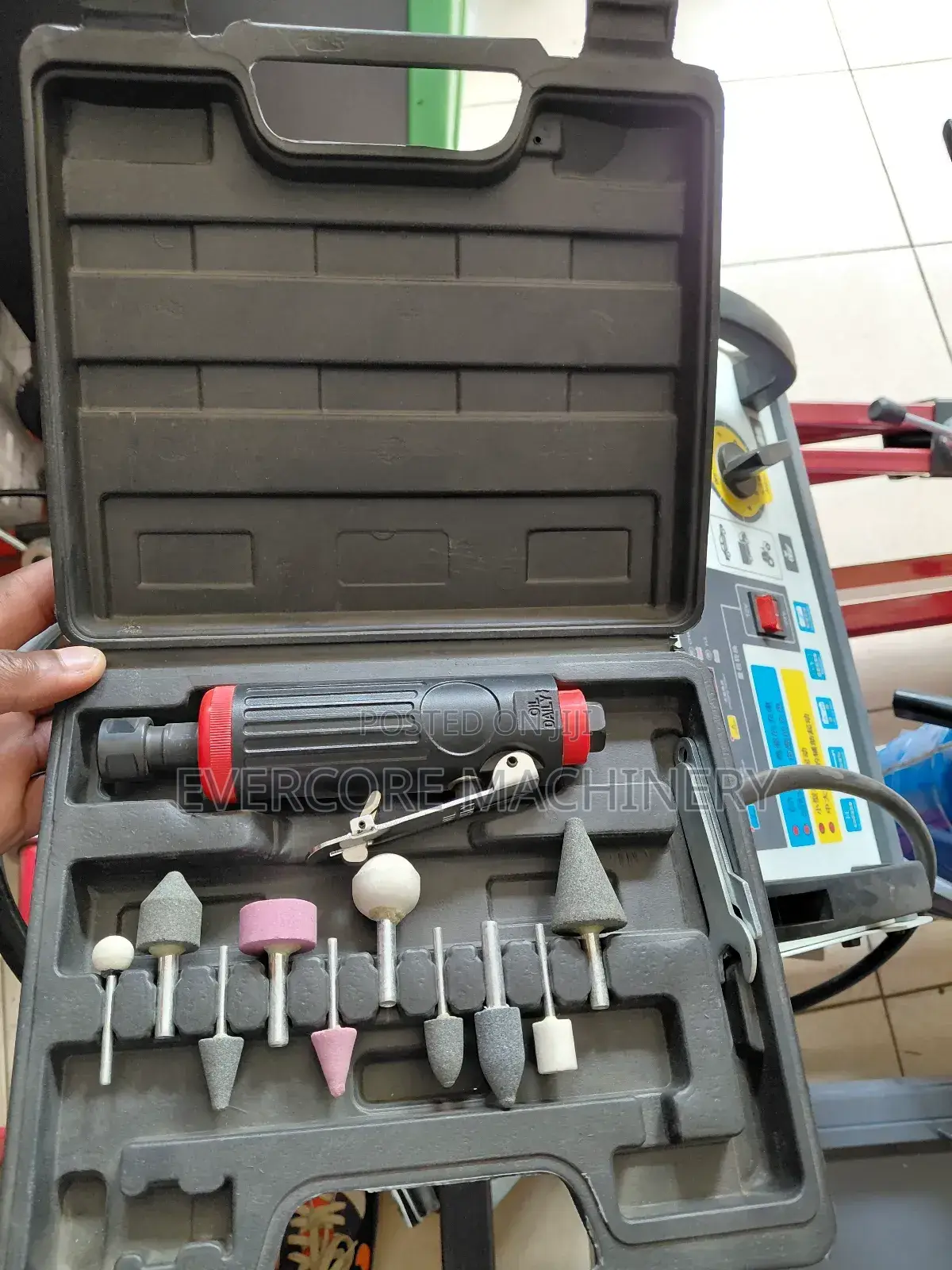 Heavy Duty Tyre Grander Machine With Accessories.