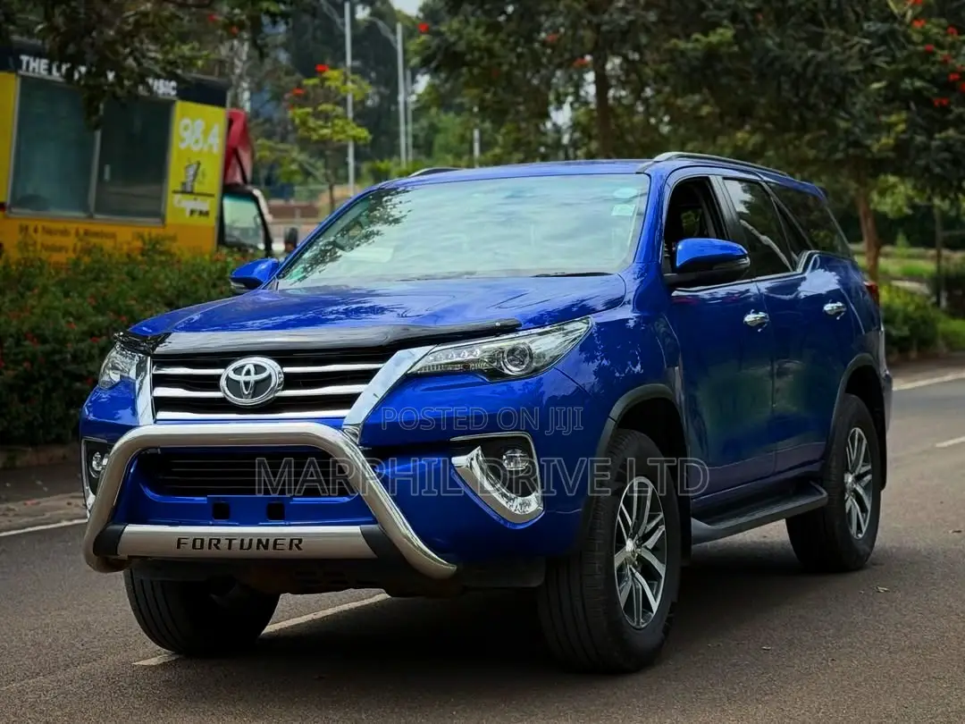 Toyota Fortuner 2.8 D AWD 2019 Blue