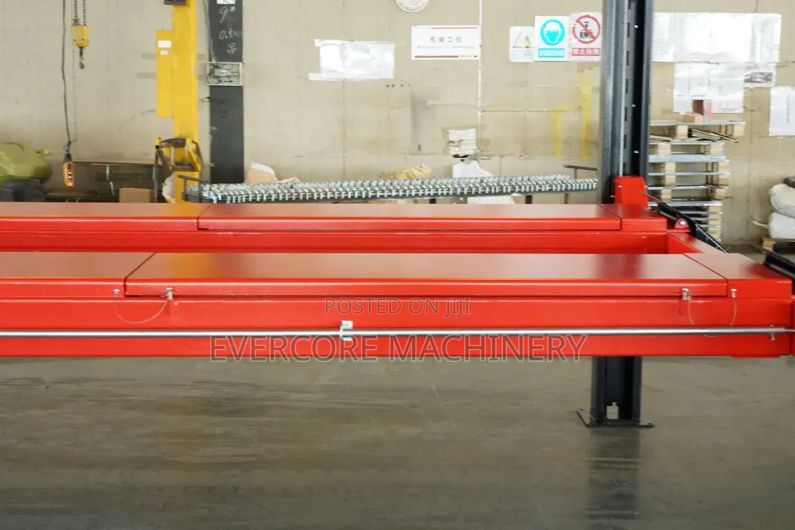 Commercial Four Post Car Lift Machine 4000kg Lifting Capacity.