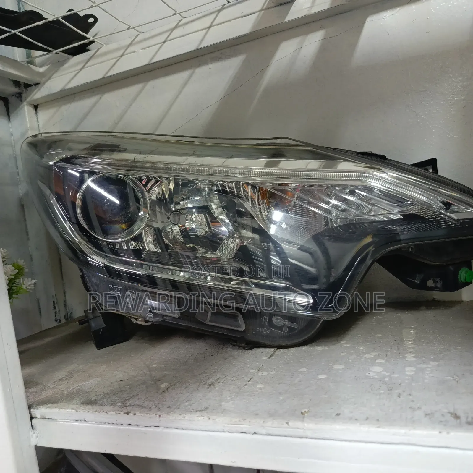 Nissan Note 2018 RHS Headlight Zenon Part D.