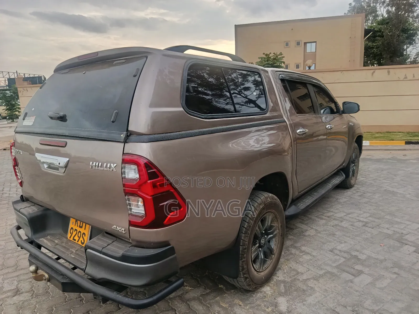 Toyota Hilux 2021 Gold