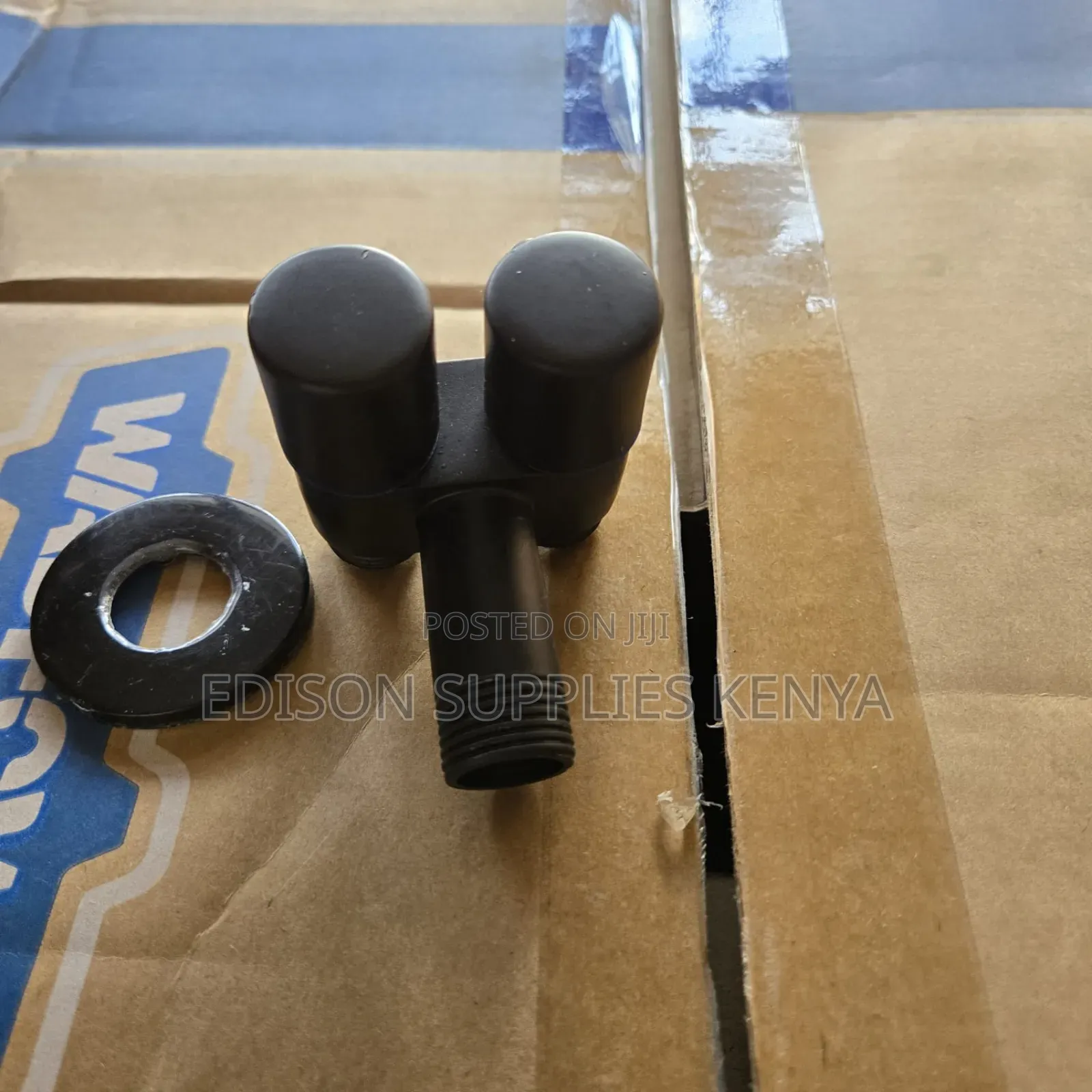 Black 3 Way Angle Valve Double T-Junction for Arabic Showers Shattafs