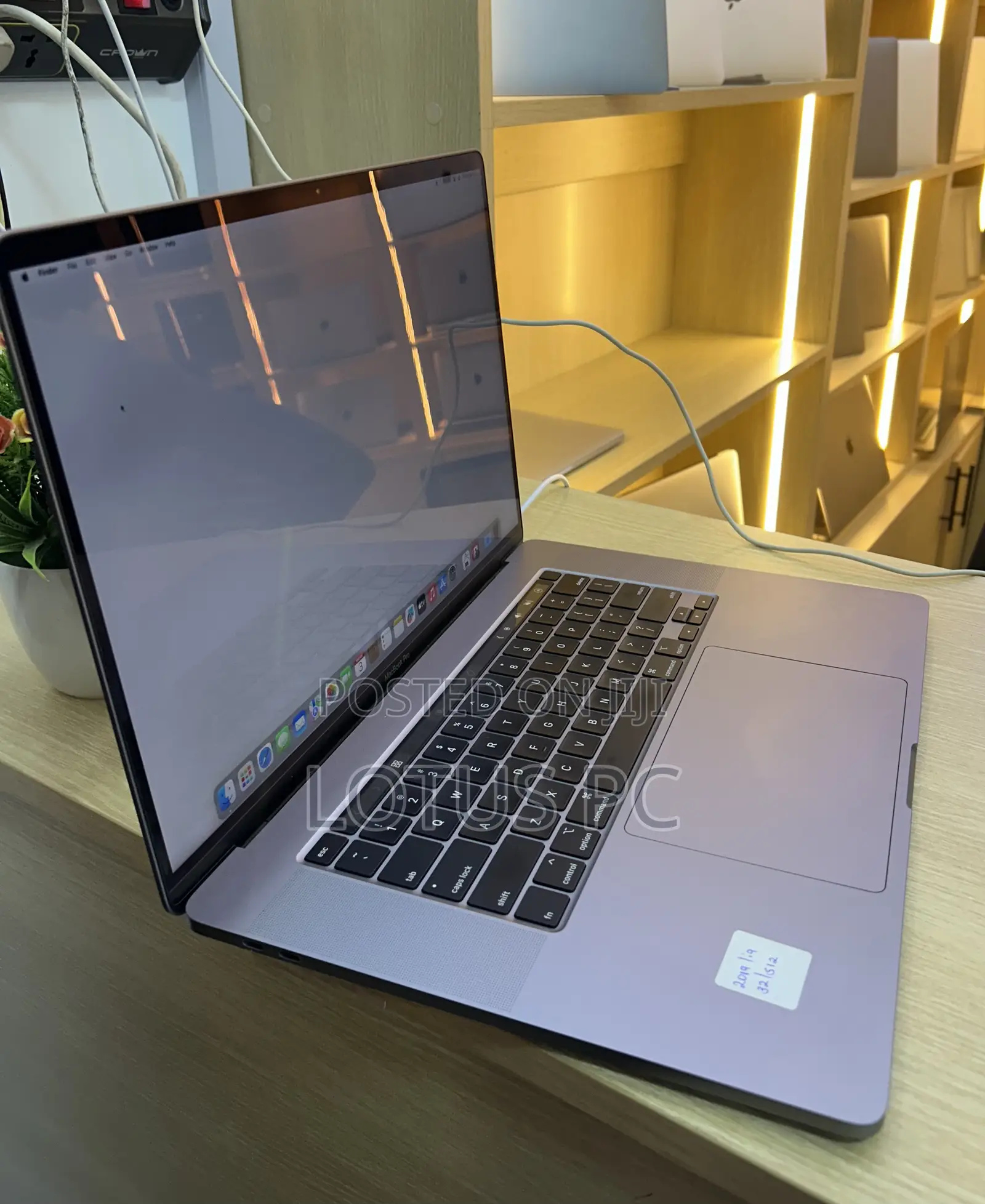 Laptop Apple MacBook 2019 32GB Intel Core I9 SSD 512GB