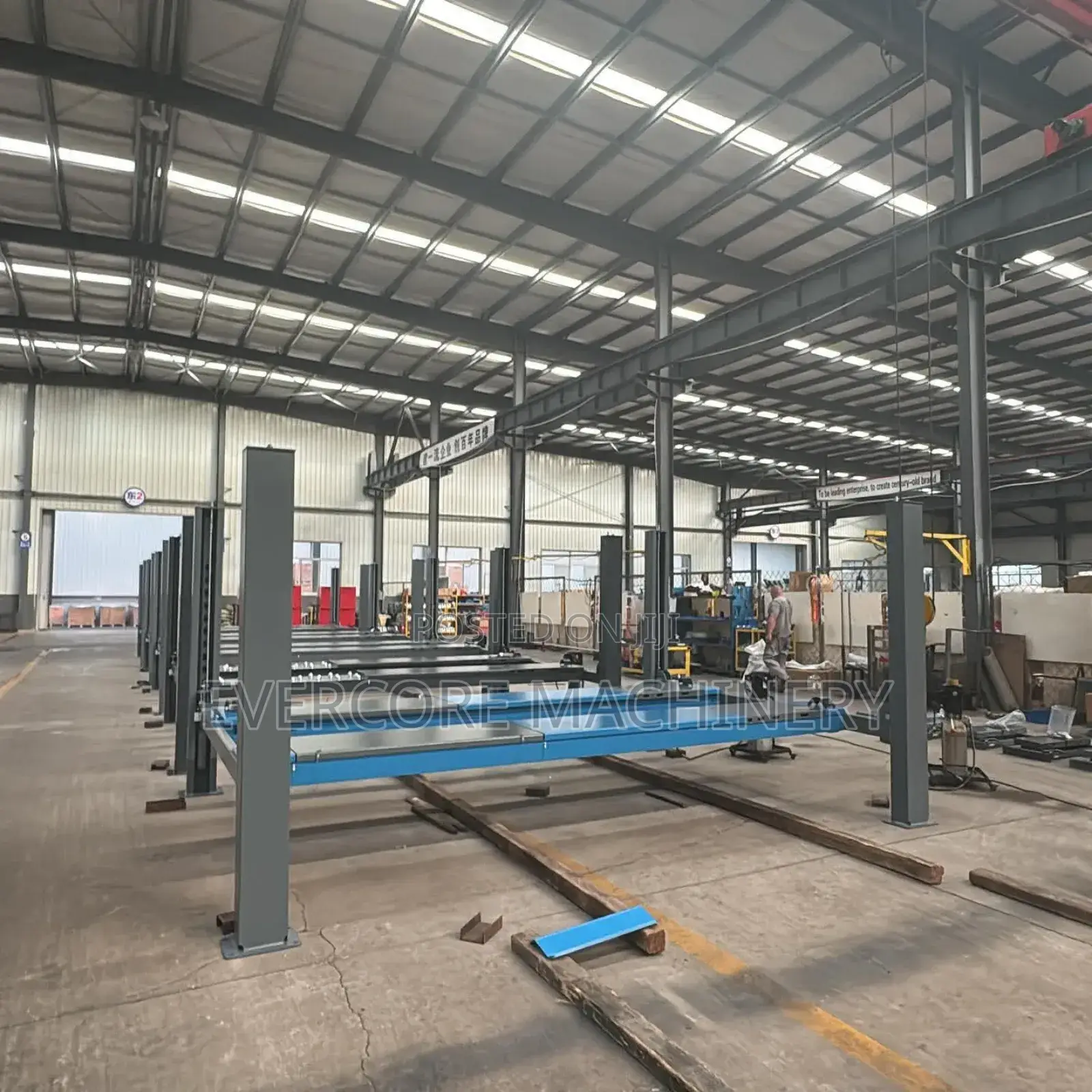 Commercial Four Post Carlift Machine 4000kg Lifting Capacity.