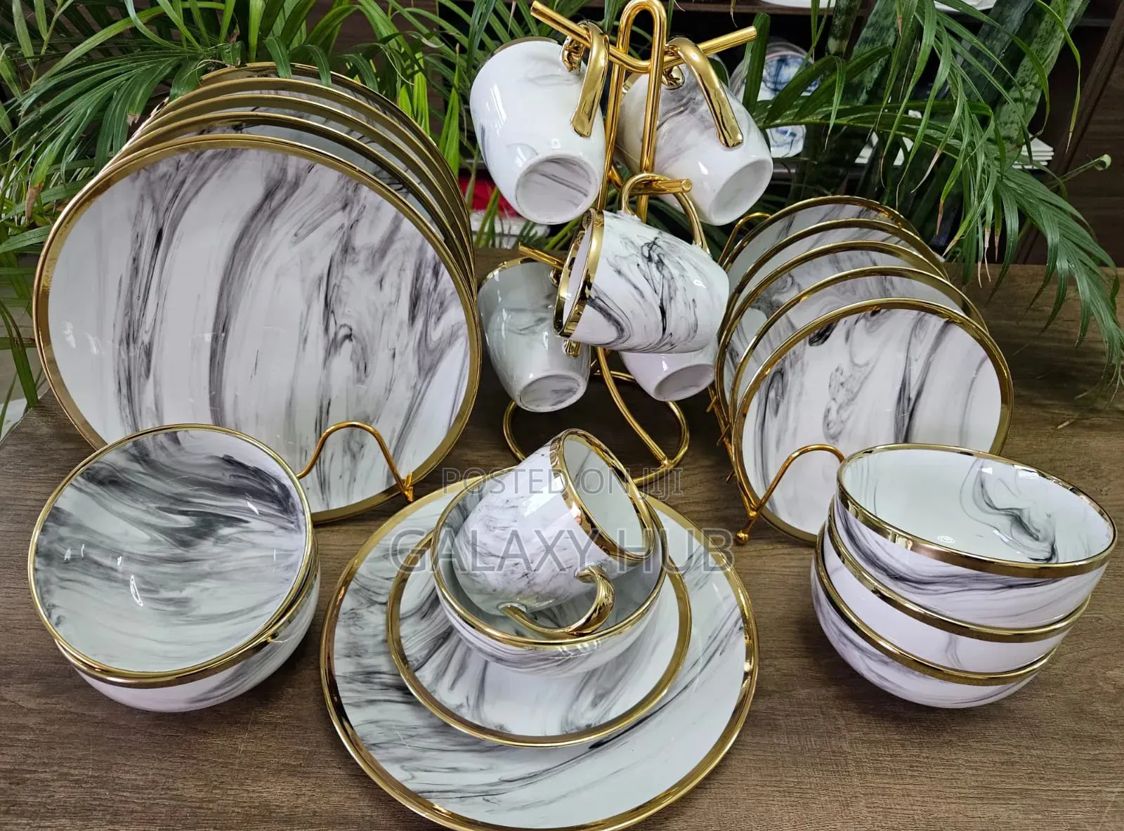  *24 Pieces Gold Rimmed Trendy Dinner Sets*.