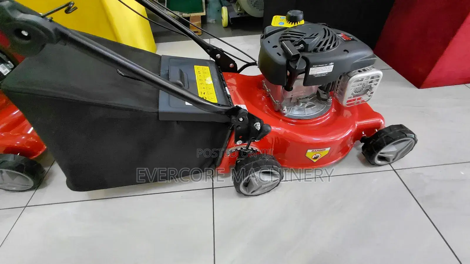 Brings Stratton 125cc Gasoline Lawn Mower 4stroke.