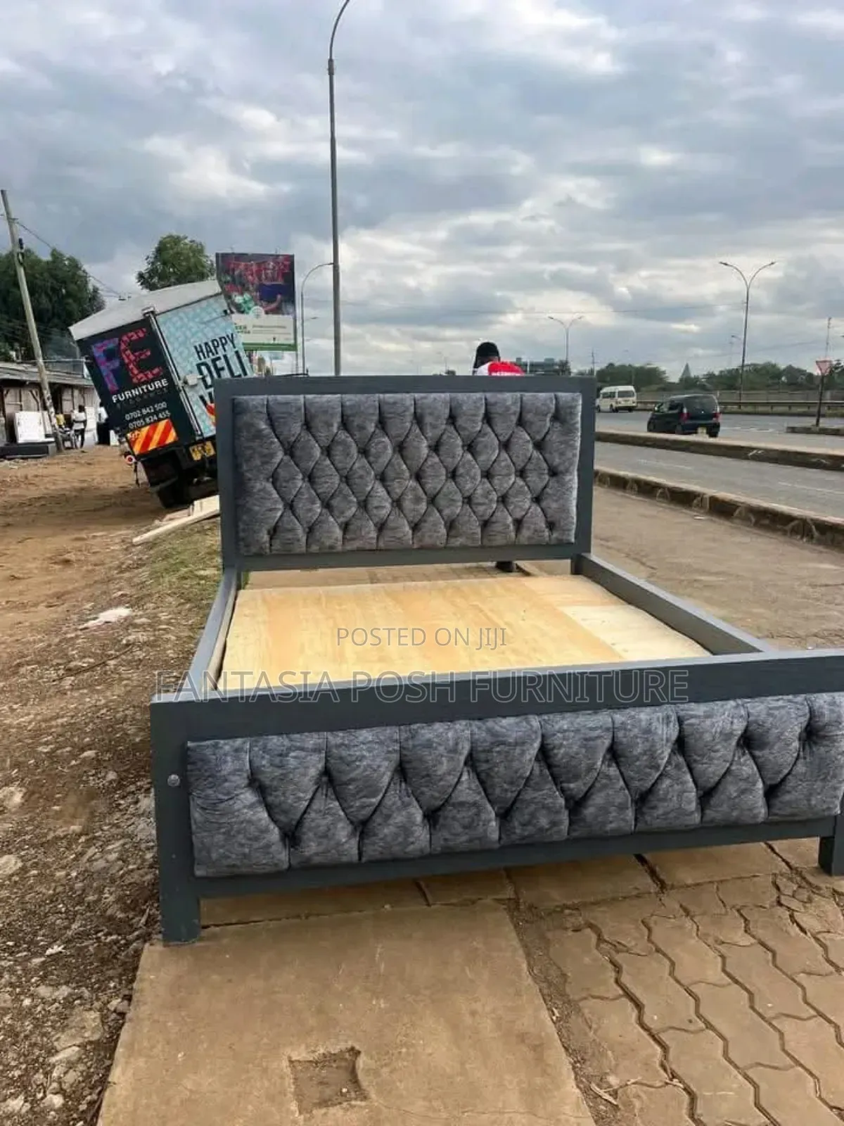 5x6 Modern Grey Mocket Bed in Diamond Tufting