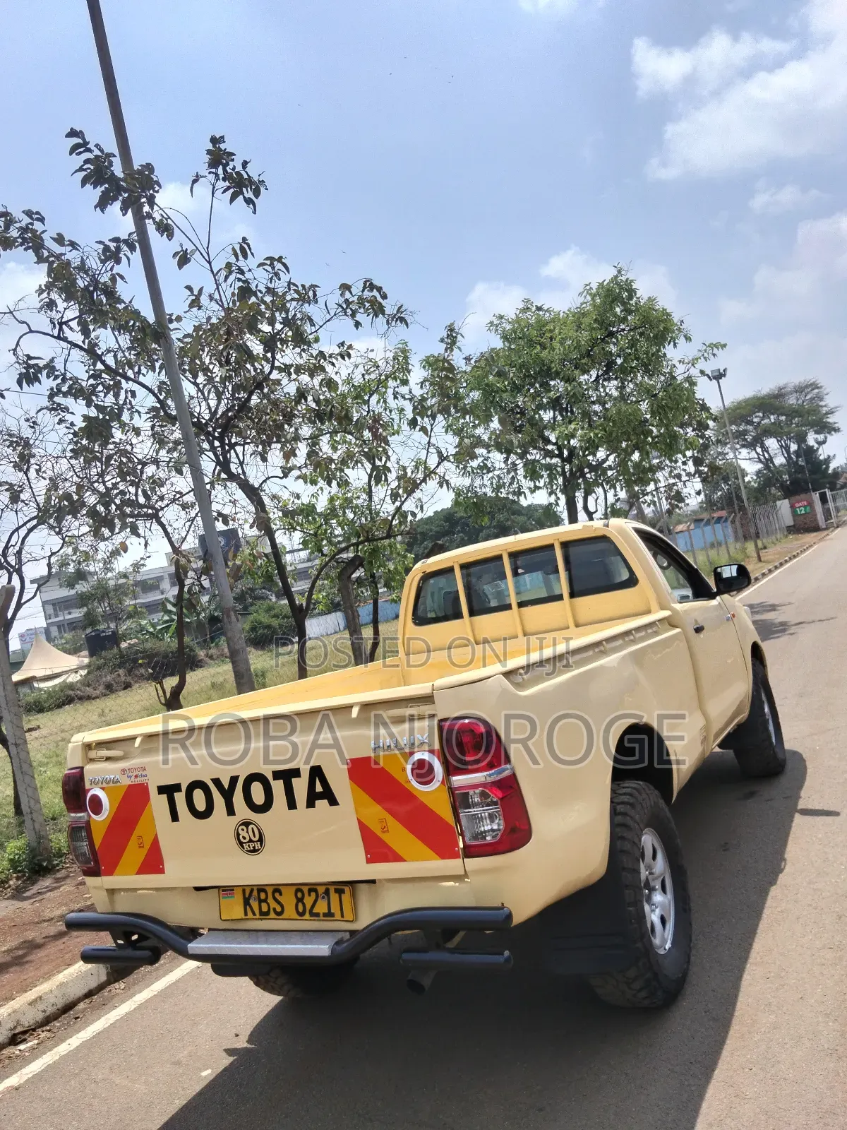 Toyota Hilux 2.5 D-4D 4X4 SRX 2011 Beige