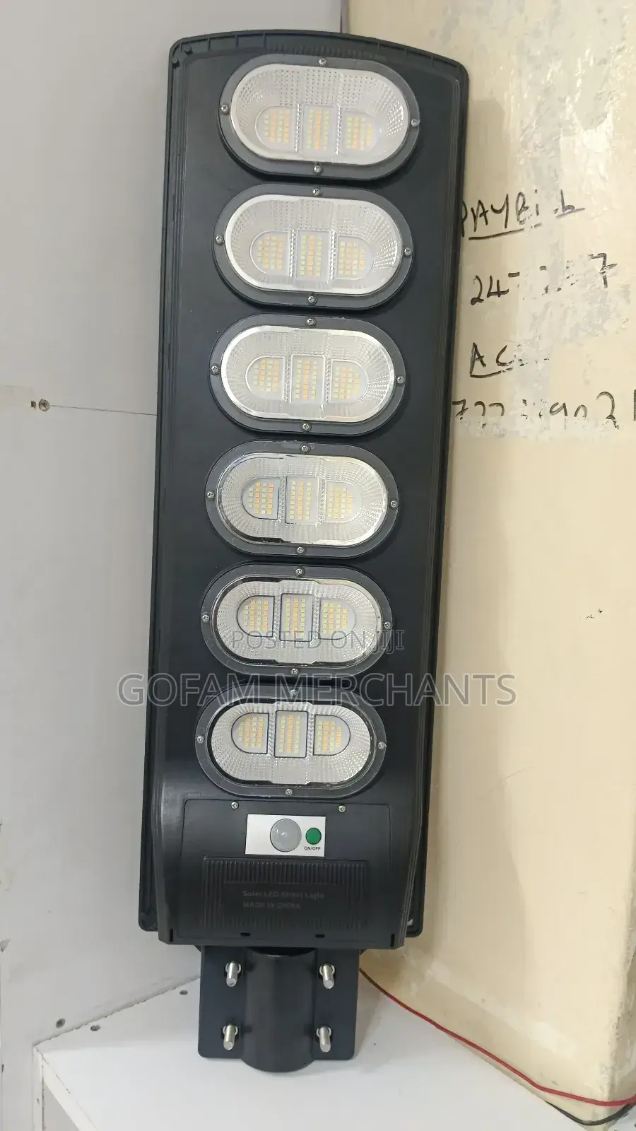 Remote Controlled 300w Solar Streetlight
