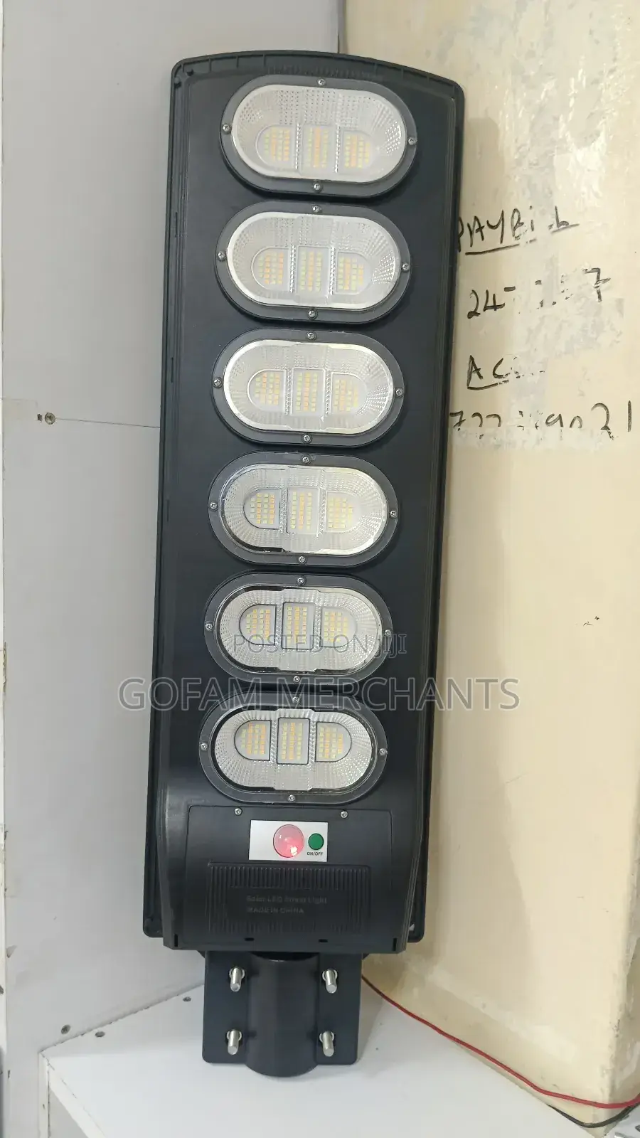 Remote Controlled 300w Solar Streetlight