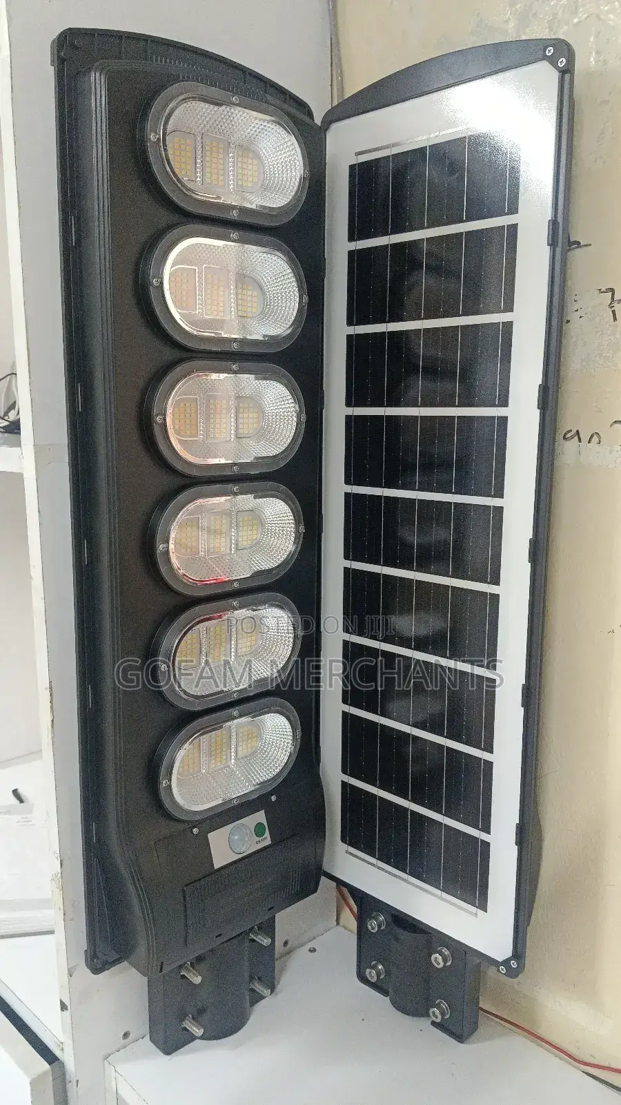 Remote Controlled 300w Solar Streetlight
