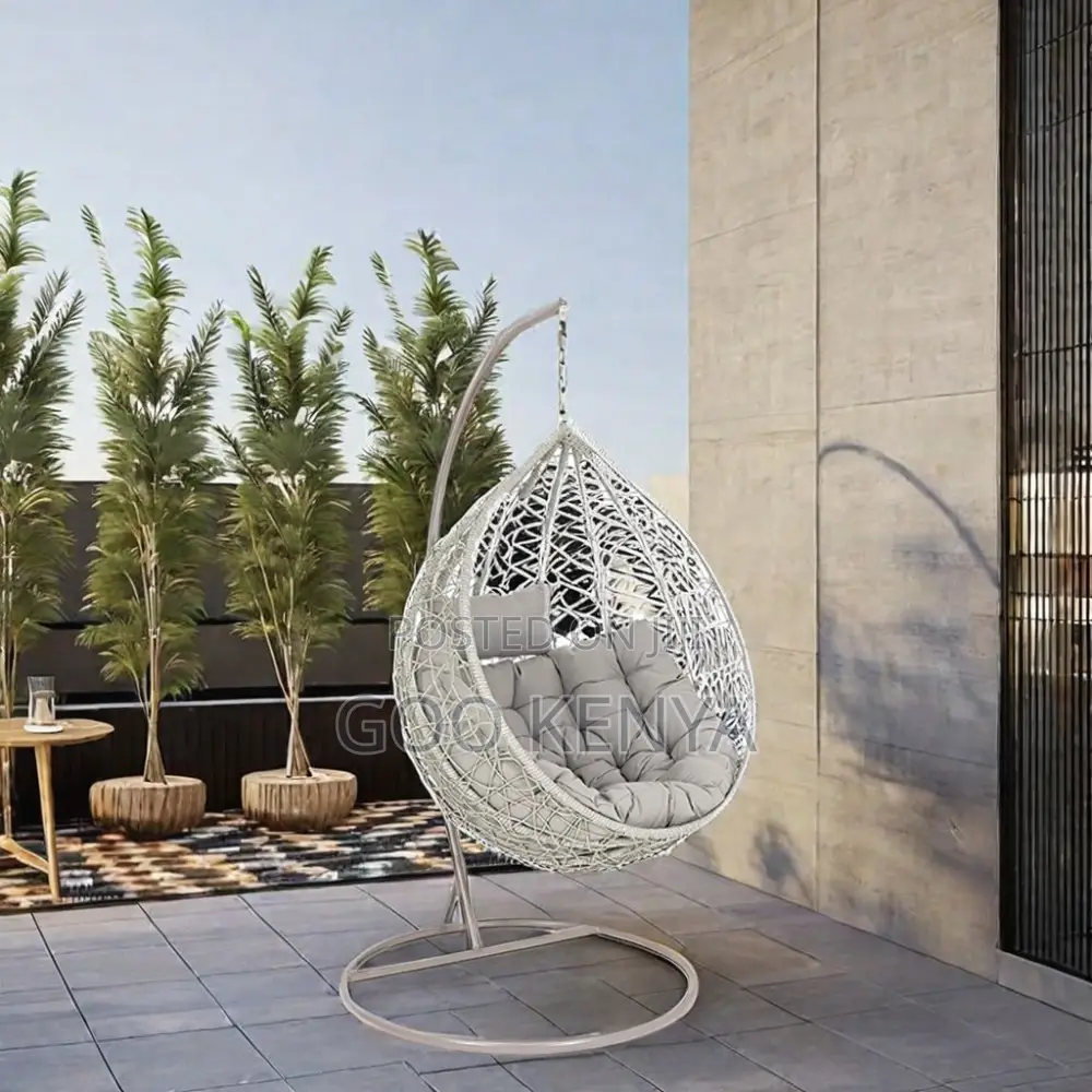 Outdoor Hanging Chair;