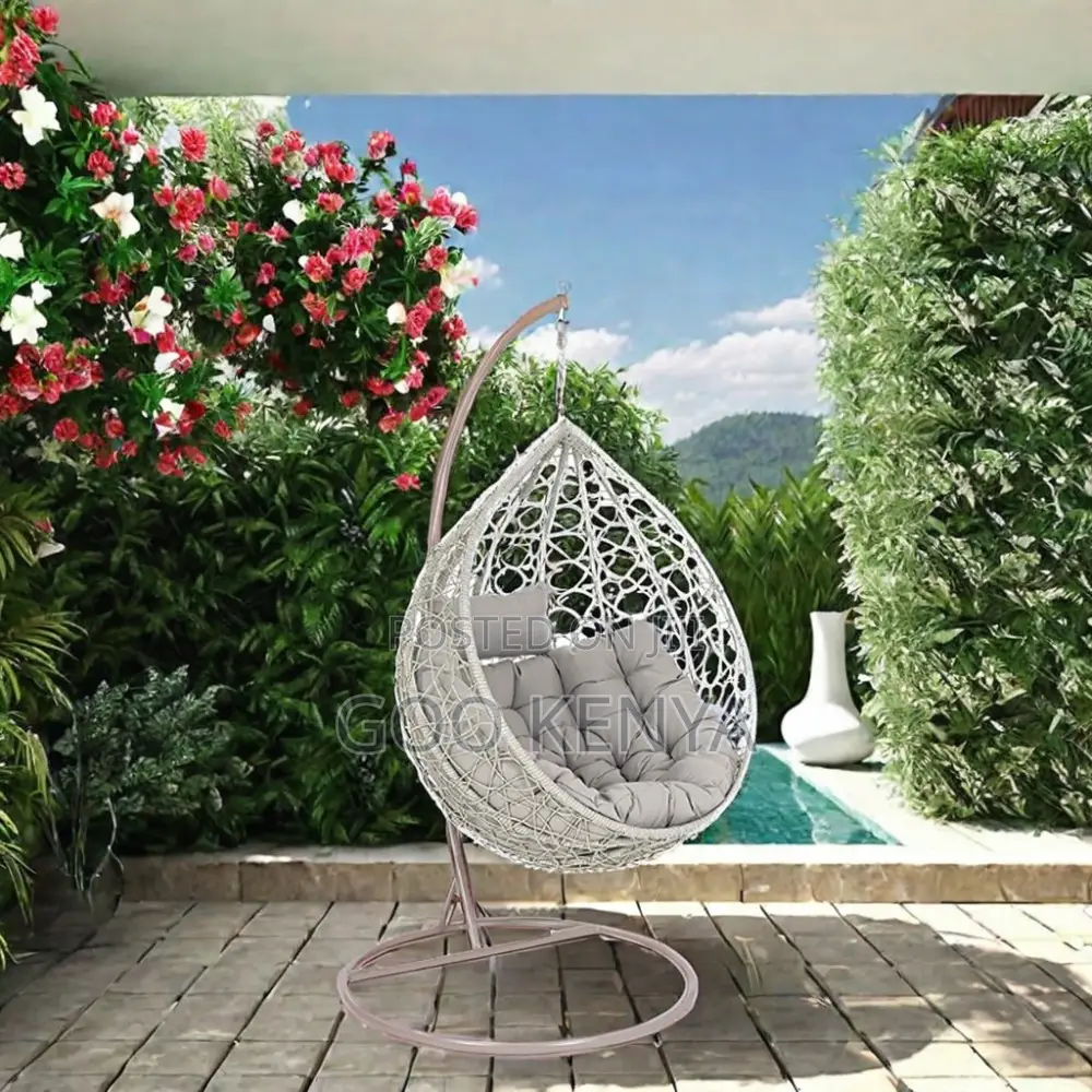 Outdoor Hanging Chair;