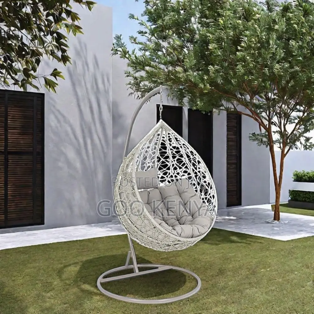Outdoor Hanging Chair;