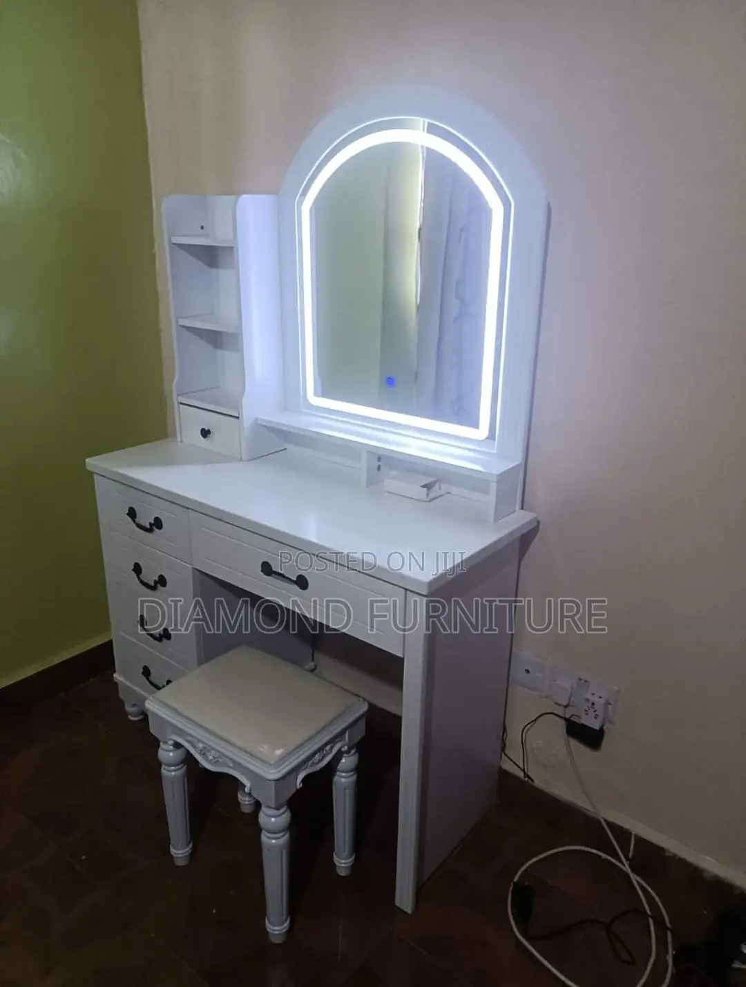 Home Furniture; Modern {Dressing Vanity Table} With Mirror Storage