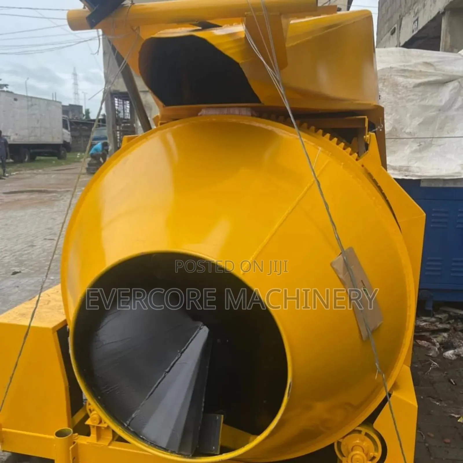 Self-Loading Concrete Mixer 560litres Diesel Powered.