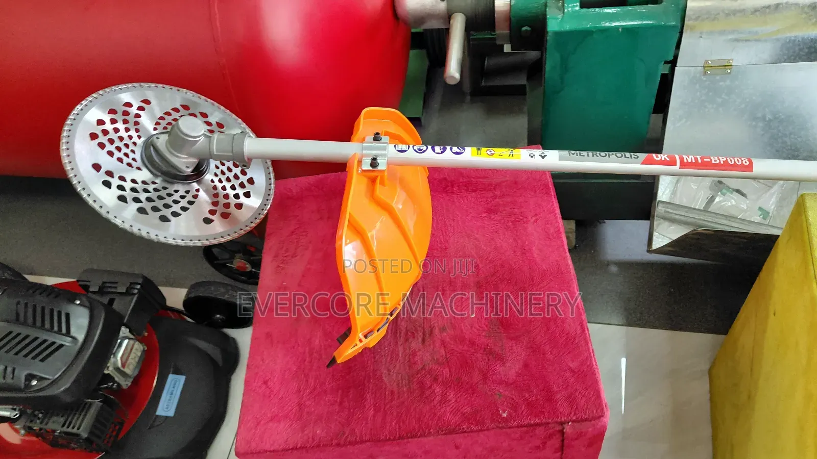Heavy Duty Backpack 4-Stroke Brushcutter Machine.