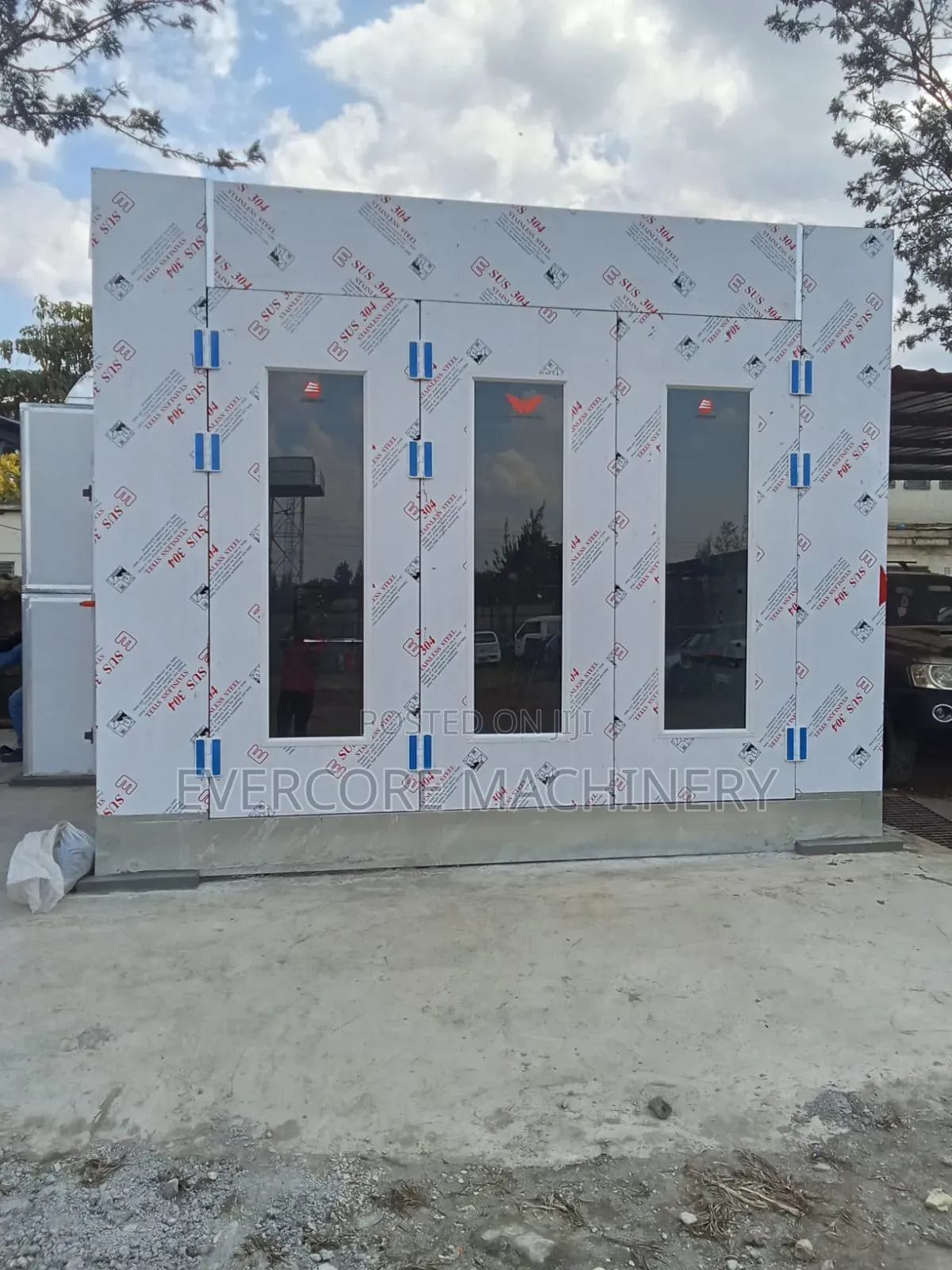 Commercial Paint Spray Booth Machine Electric Powered.