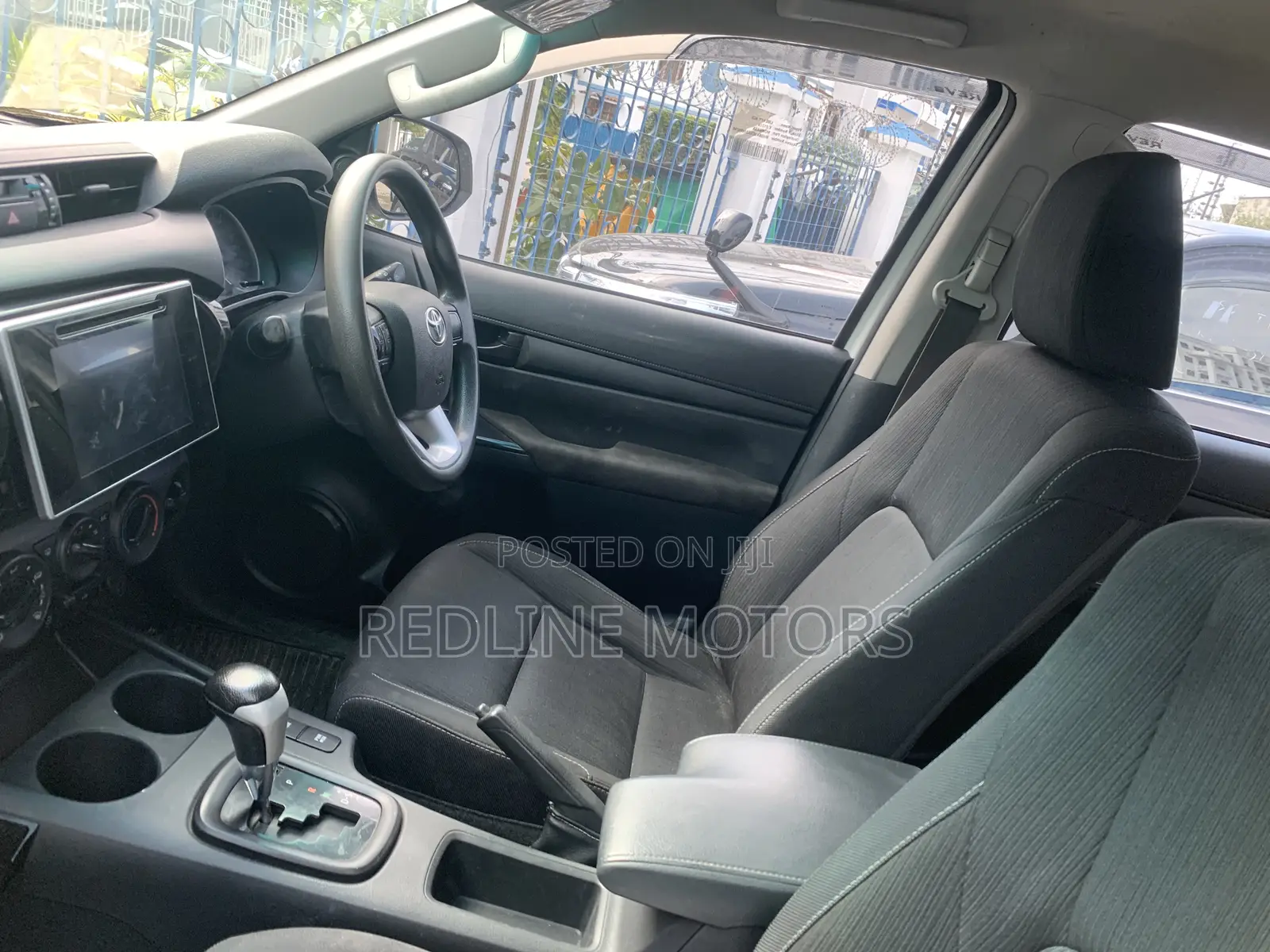 Toyota Hilux SR5 4x4 2018 White