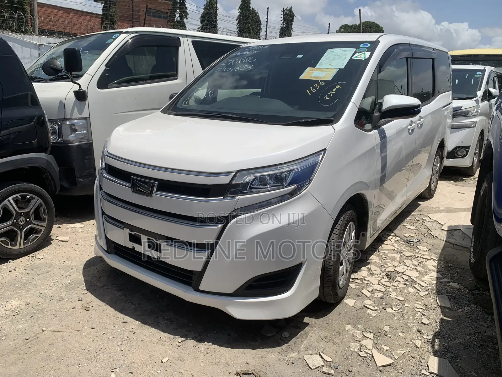 Toyota Noah 2.0 FWD (6 Seater) 2018 Off white