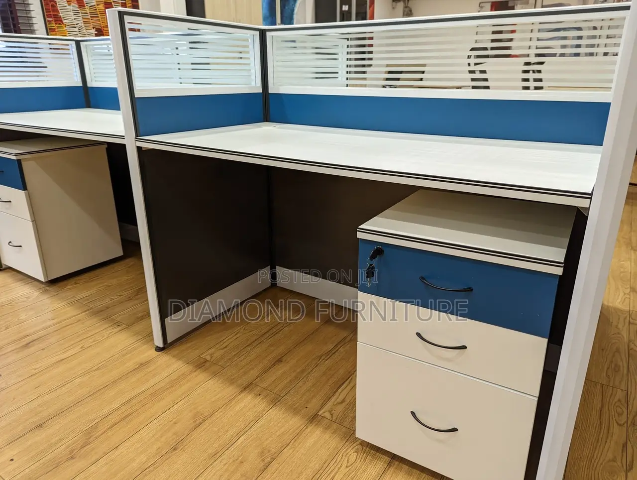 Office Furniture; Modern 4-Person Modular Office Workstation Desk